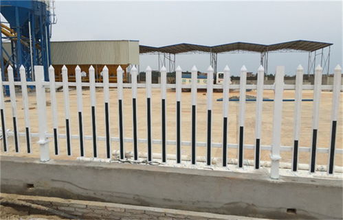 塑鋼P(yáng)VC護(hù)欄 為阜陽(yáng)界首市草坪綠化與美好鄉(xiāng)村建設(shè)注入新活力