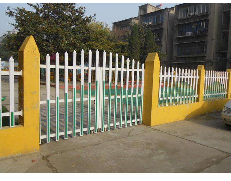 塑鋼P(yáng)VC護(hù)欄 從戶外電力設(shè)備到小區(qū)園所的多元安全守護(hù)者
